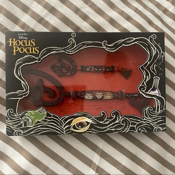 Hocus Pocus Collectible Key Set - Picture 5 of 7